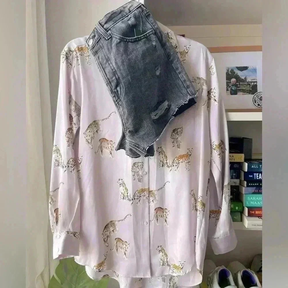 NWT Black Distressed Denim Shorts 🎯 - Picture 4 of 5